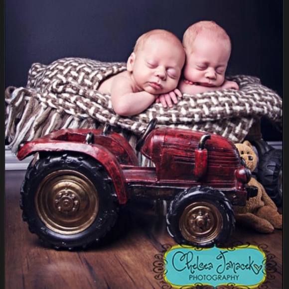 ❤️POSHMARK AMBASSADOR ❤️Pinot&Panache my Closet! - Picture 3 of 7